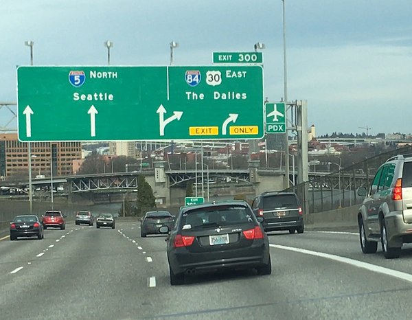 The northbound approach on I-5 near its interchange with I-84 in Portland