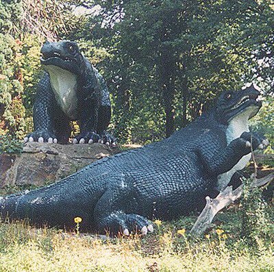 Iguanodon models in 1995, before restoration, showing previous countershaded paint scheme with white undersides