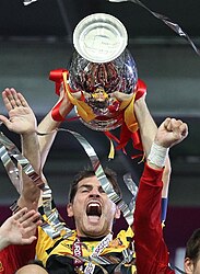 Casillas recebeu o troféu da IFFHS como melhor goleiro do Mundo de 2012.