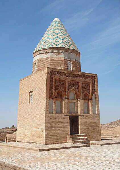 File:Il-Arslan Mausoleum (42486914261).jpg