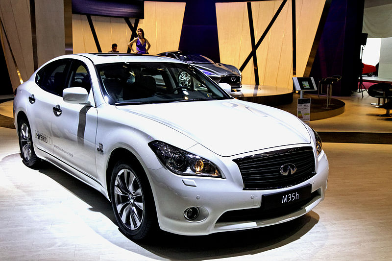 Infiniti M35h AT