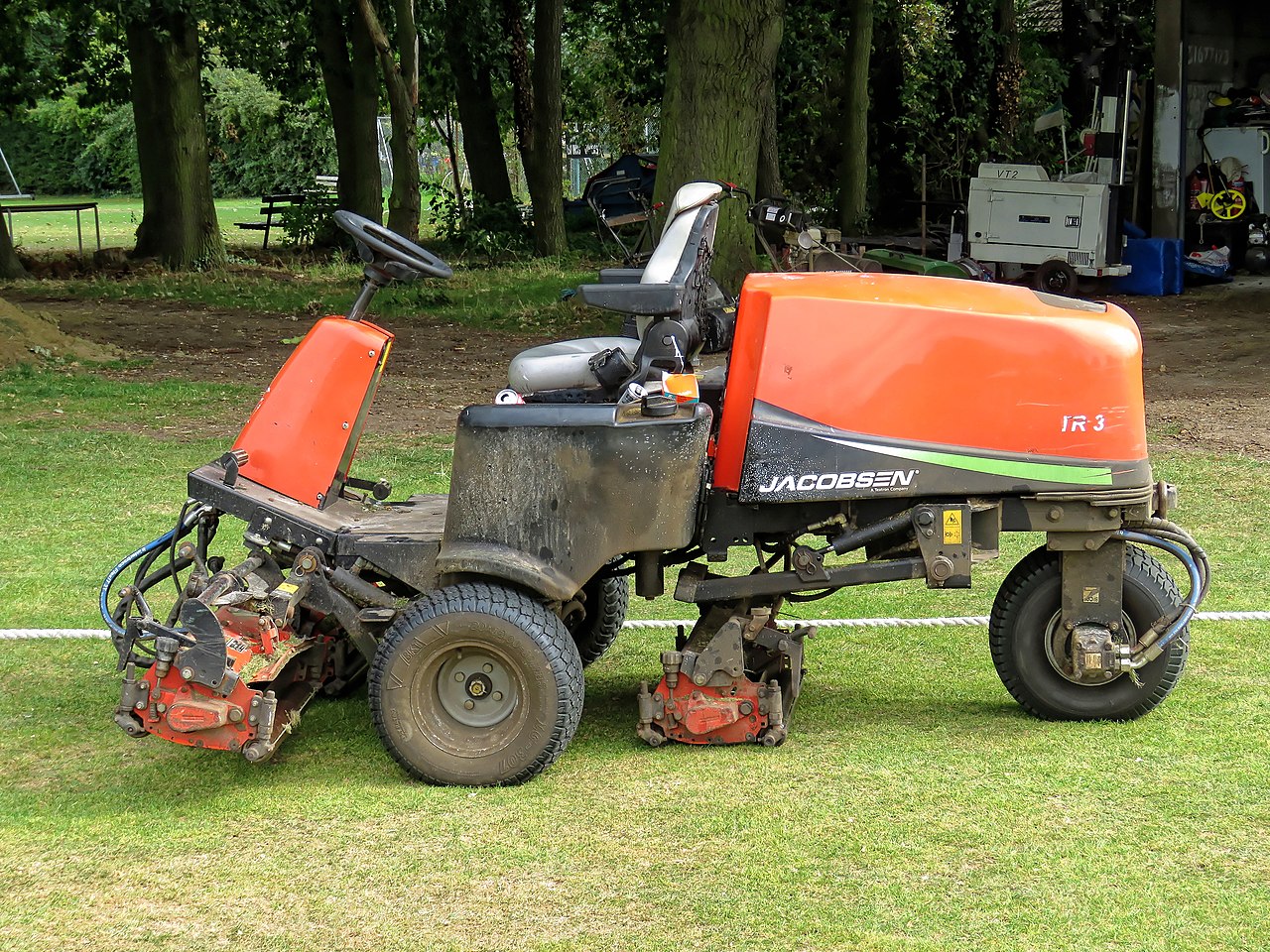 File:Jacobsen Lawn Mower At Walker Cricket Ground, Southgate, London  Wikimedia Commons