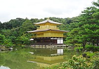 Der Kinkaku-ji (Goldener Pavillon) im Nordwesten der Stadt