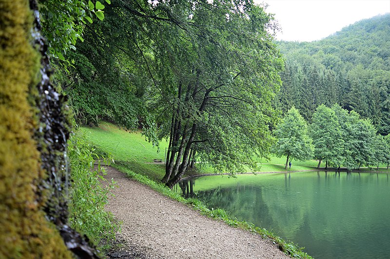File:Jezero Balkana 1.jpg