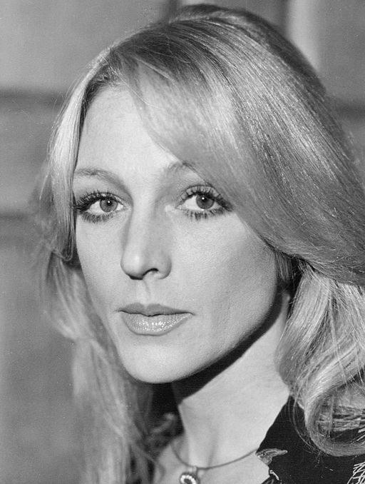 Joanna Pettet 1976
