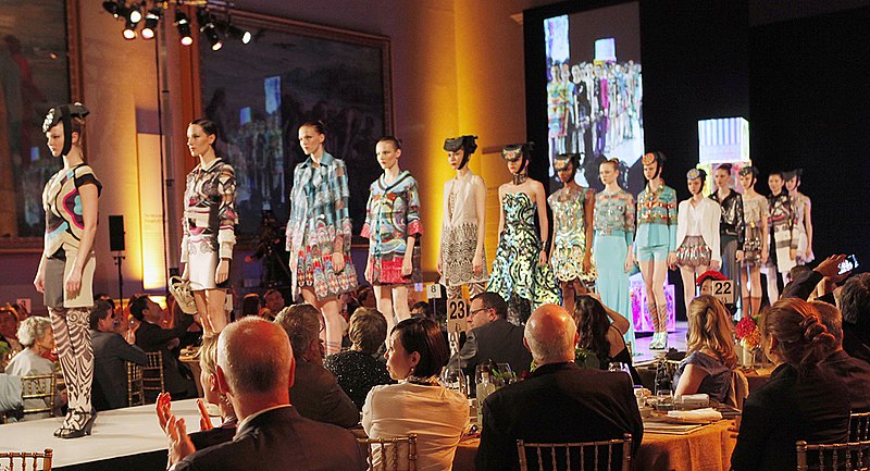 File:KOCIS Lie SangBong Catwalk Fashion Show London 02 (7689309426).jpg