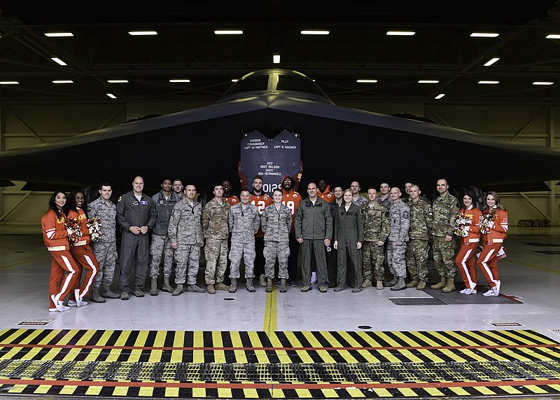 File:Kansas City Chiefs visit Whiteman Air Force Base (4962494).jpg