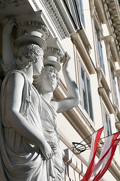 File:Karyatiden Palais Pallavicini Wien 2019 d.jpg