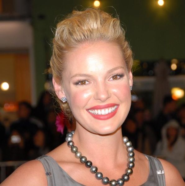 Heigl at the premiere of 27 Dresses in 2008
