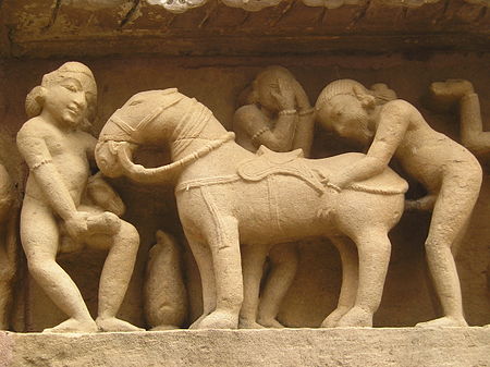 ไฟล์:Khajuraho-Lakshmana_Temple_erotic_detal3.JPG