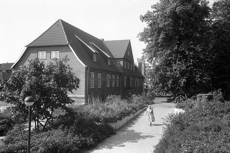 File:Kieler Domäne in der Claus-Sinjen-Straße 1 in Kronshagen (Kiel 74.668).jpg