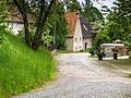 Straßenpflasterung der alten Dorfstraße zwischen Ortseinfahrt (Wegestein) und den Höfen Kleinweitzschen 6 und 4