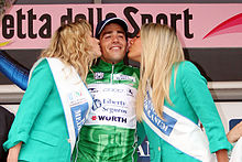 Koldo Gil receives the leader's green jersey at the 2005 Giro d'Italia KoldoGil2.jpg