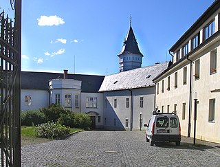 <span class="mw-page-title-main">Komořany</span> Cadastral subdivision of Prague 12 in Czech Republic