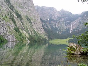 L'Obersee au bout du Königssee avec la cascade.