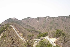 Mauer der Bergfestung Bukhansanseong
