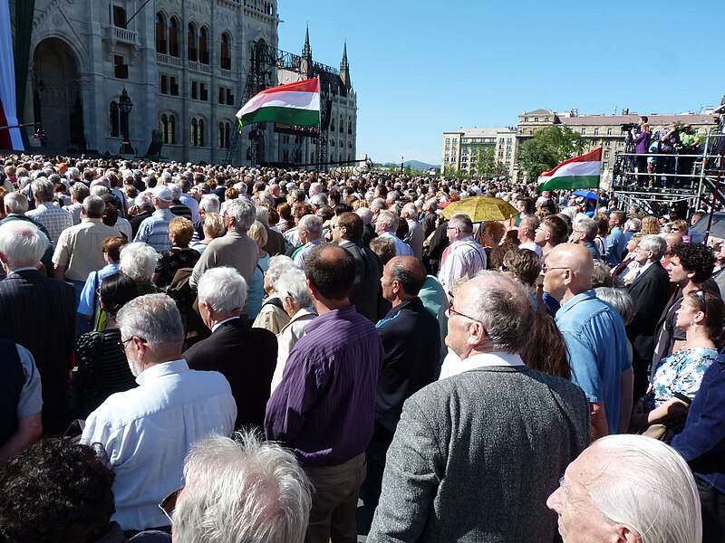 File:Kossuth tér, 2014.05.10 (5).JPG