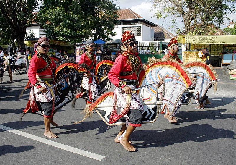 File:Kuda Lumping 1.jpg