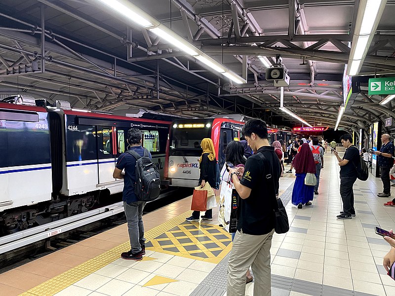 File:LRT Masjid Jamek Station 8.jpg