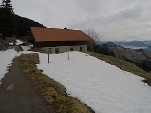 Eine der Almhütten der Lacheralm