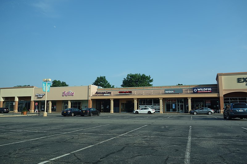 File:Lake Success Shopping Center td (2021-06-20) 10.jpg