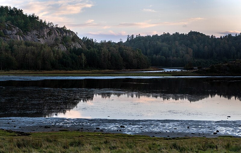 File:Landscape reflection in Norrkila bay 3.jpg