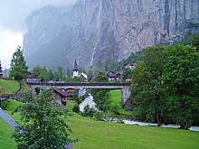 Die Weisse Lütschine bei Lauterbrunnen, flussaufwärts[5]