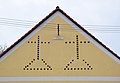 English: Gable of the no. 12 in the village of Litoradlice, České Budějovice District, the Czech Republic. Čeština: Štít domu č.p. 12 ve vesnici Litoradlice, okres České Budějovice.