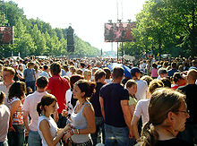 Berliners at the Tiergarten Live8 berlin publikum.jpg