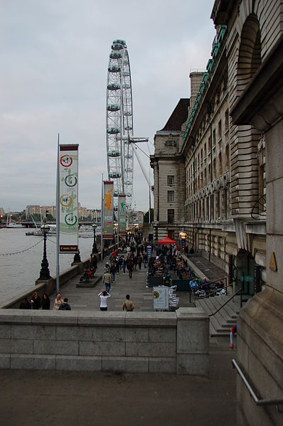 File:London Eye Sea Life Aquarium London.jpg