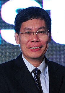 Lui Tuck Yew giving the Partner of the Year award to Paul Daff of Jetstar Asia at the Changi Airline Awards, Singapore - 20120510 (version 2).jpg