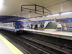 Madrid - Metro - Estación de Sol (7191267600).jpg