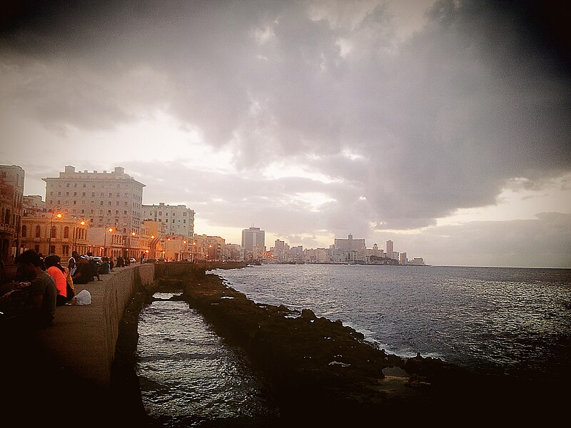 File:Malecón de la Habana, Cuba by Yenisleidy Llorente.jpg