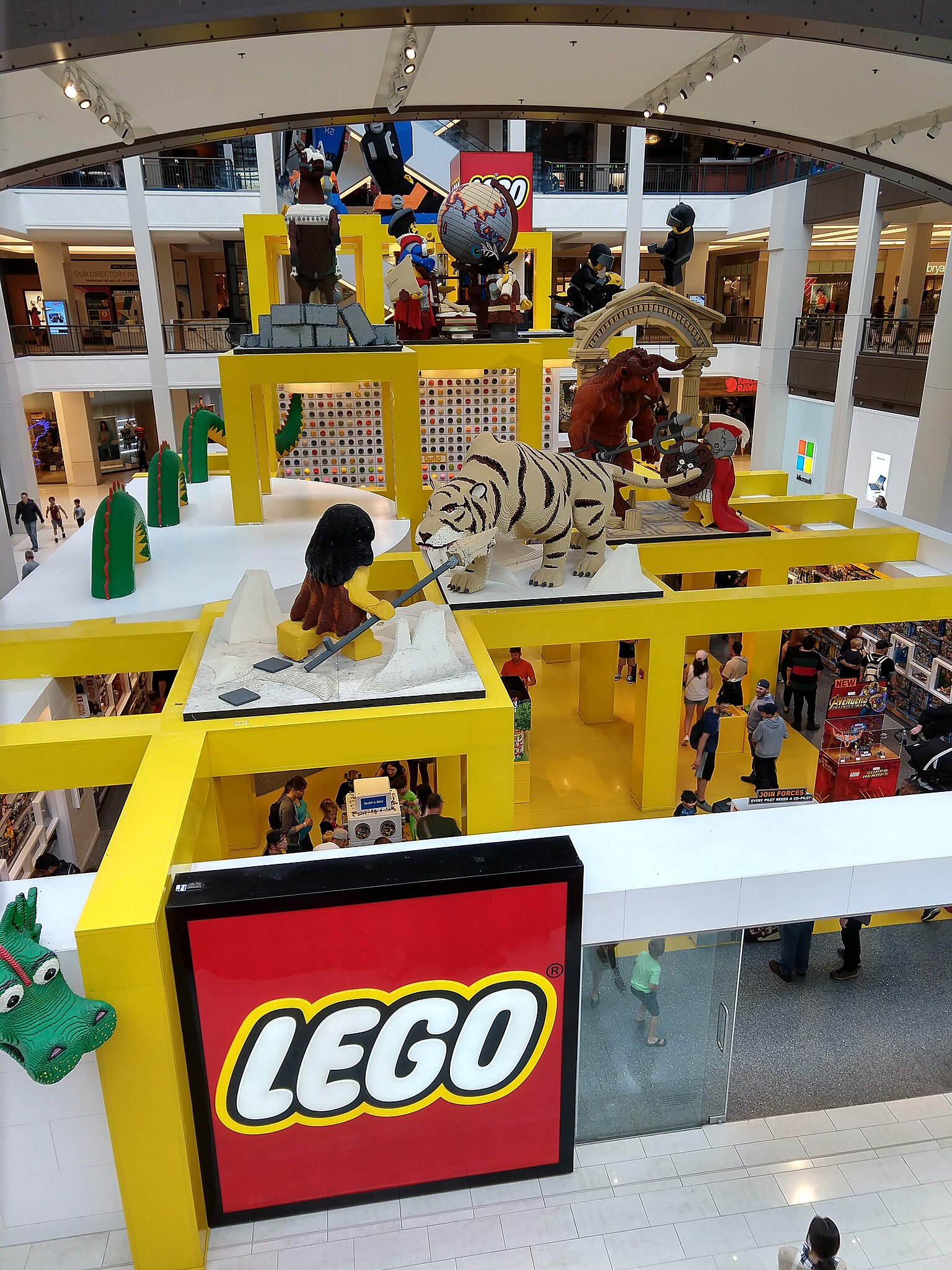 vulgaritet Sanselig masser File:Mall of America 14 - LEGO store.jpg - Wikimedia Commons