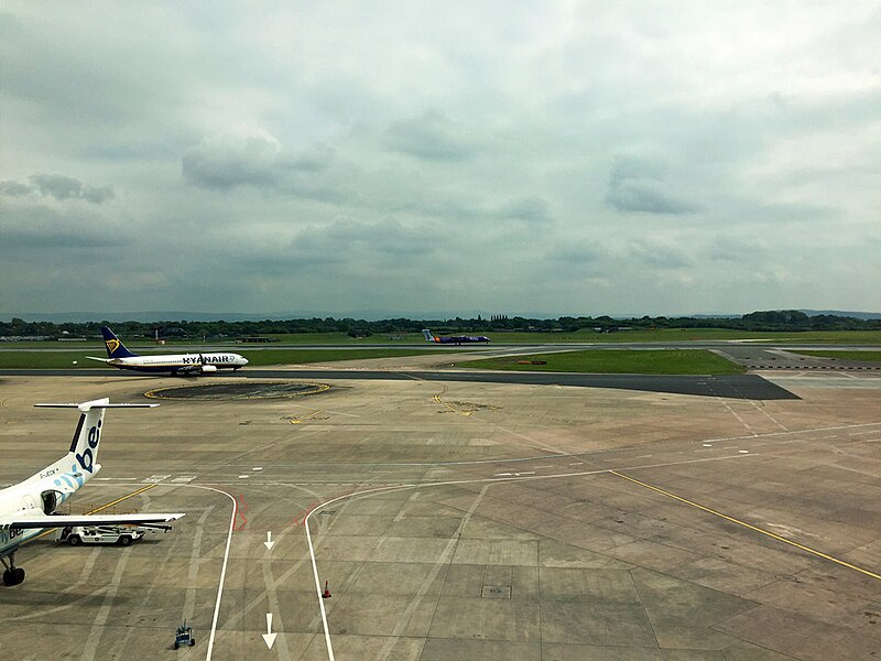 File:Manchester Airport - geograph.org.uk - 5405495.jpg