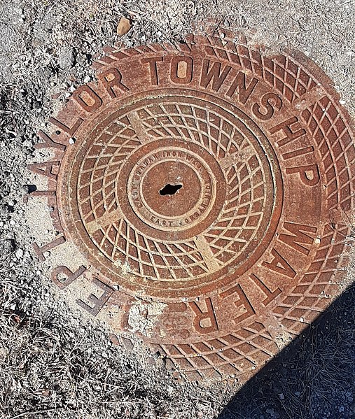 File:Manhole cover, Taylor Township (City of Taylor).jpg