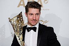 Marcel Hirscher mit der Auszeichnung als Österreichs Sportler des Jahres 2015