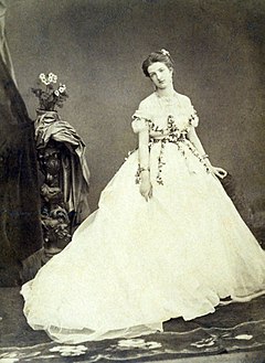 Margherita Di Savoia: Biografia, Il garage della regina Margherita, Popolarità