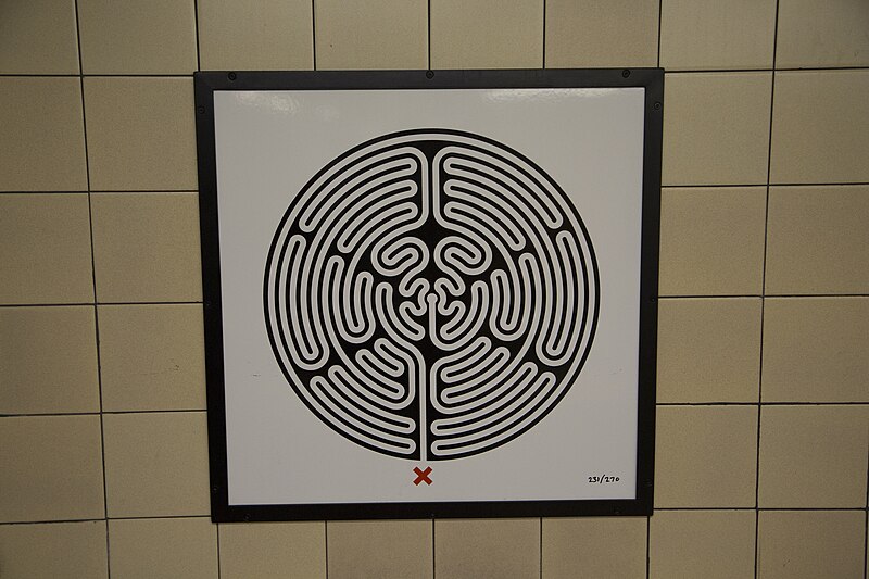 File:Mark Wallinger Labyrinth 231 - Leicester Square.jpg