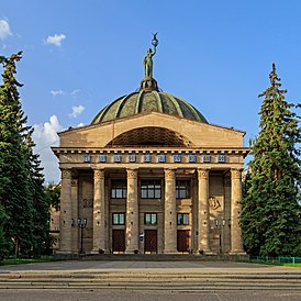 Veduta dell'edificio del Planetario dal lato di via Mira Sito del patrimonio culturale della Russia di importanza regionale reg.  N. 341710762190005 (EGROKN) N. articolo 3400000338 (Wikigid DB)