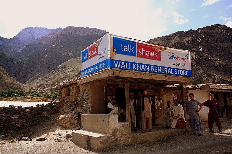 File:Men in shalwar kameez on the road to Kalash, Pakistan.jpg