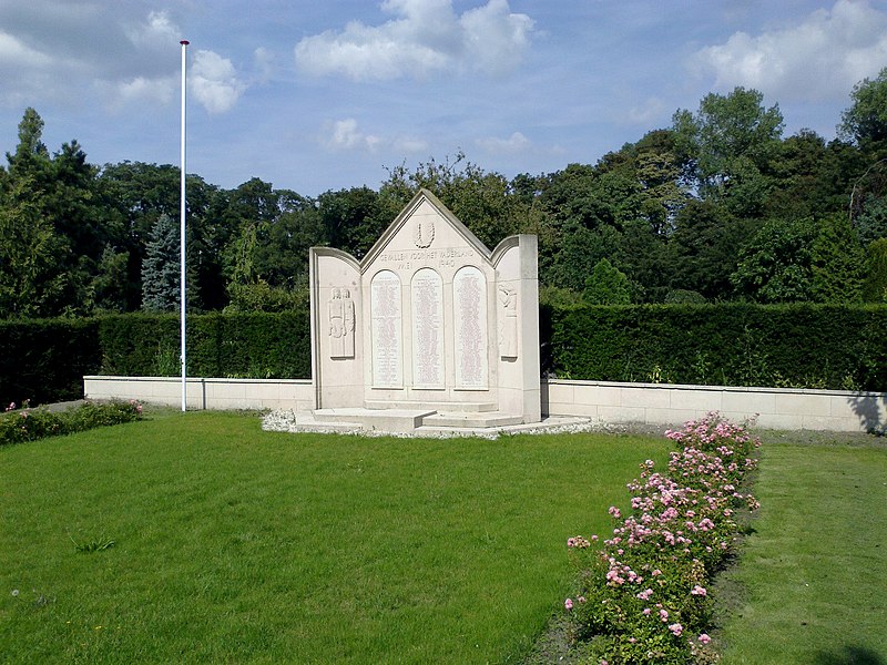 File:Militaire Erehof Den Haag, Algemene Begraafplaats Kerkhoflaan, 2017-08-14 (img.01).jpg