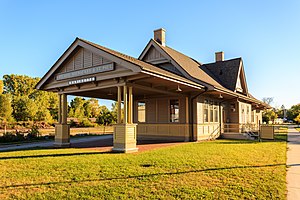 Milwaukee Road Depot (Marinette, Wisconsin) September 2013 02.jpg