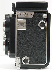 Minolta Autocord Type I (left side view).jpg