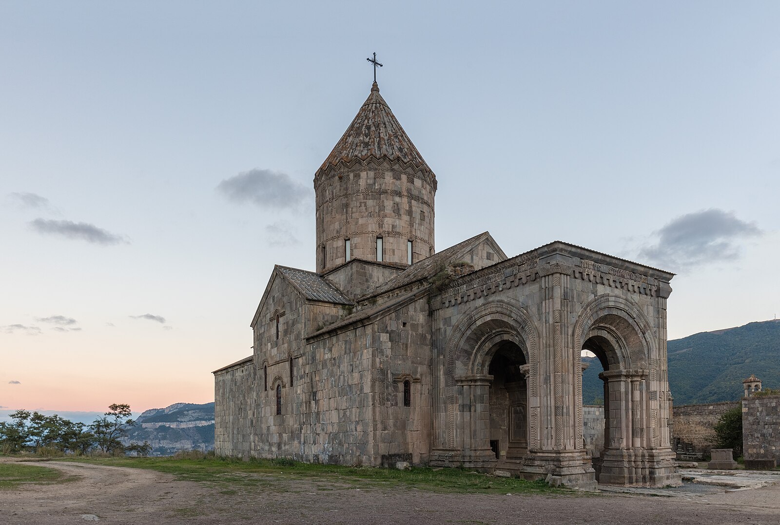 Армения храм в Горисе