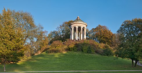 English: The Monopteros in the Englischer Garten (English Garden), Munich, Germany. Deutsch: Der Monopteros im Englischen Garten in München.