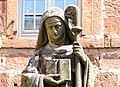 Français : Statue de Sainte Odile dans le jardin du cloître