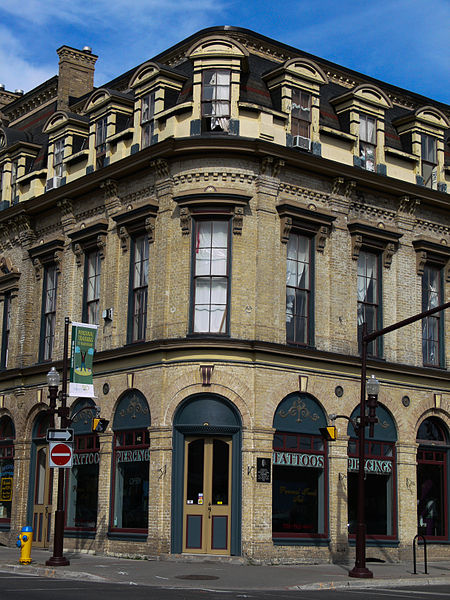 File:Morrow Building, 442-448 George Street North on the corner of George and Brock St. 2.jpg