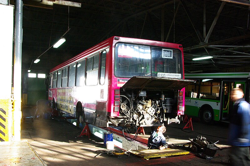 File:Moscow bus 05259 2008-10 1224596842 Bus garage 5 LiAZ-5256.JPG