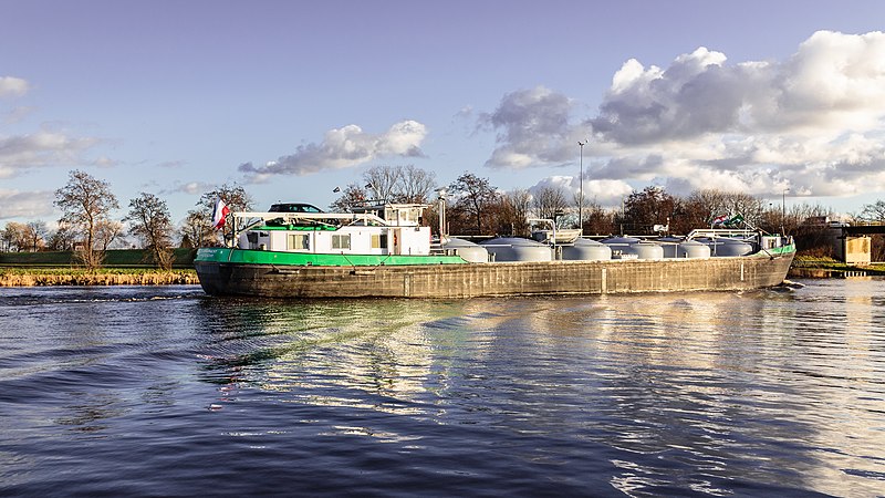 File:Motortankschip Leidsegracht ENI-nummer, 02312117. 17-01-2023. (actm.) 02.jpg